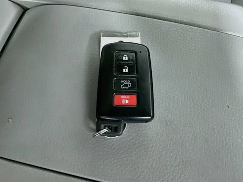 Used 2016 Toyota Highlander XLE FWD image 42