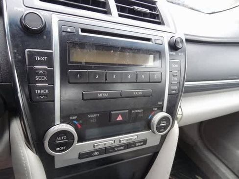 Used 2012 Toyota Camry LE image 12