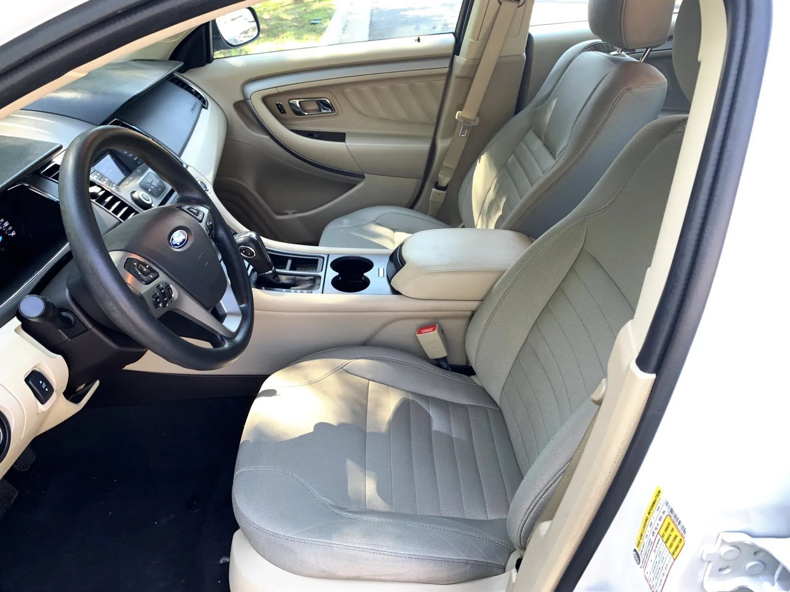 Used 2019 Ford Taurus SE FWD image 24