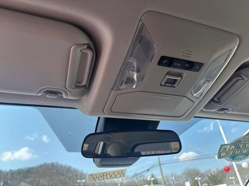 Used 2025 Toyota RAV4 XLE image 53