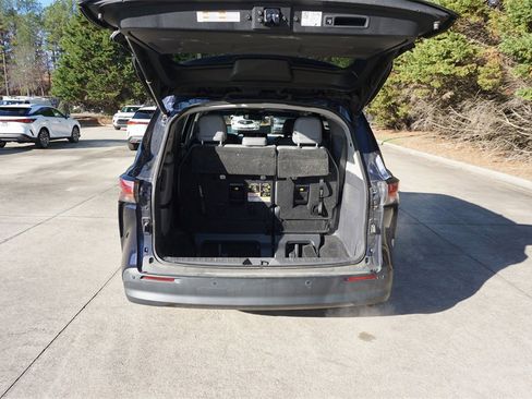 Used 2021 Toyota Sienna XLE image 18
