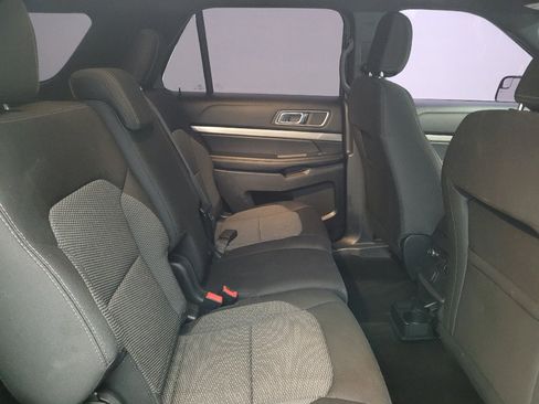 Used 2018 Ford Explorer XLT AWD/4WD image 19