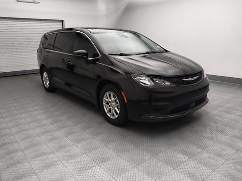 Used 2024 Chrysler Voyager LX FWD image 11