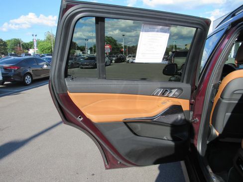Used 2022 BMW X7 M50i AWD/4WD image 13
