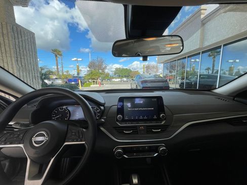 Used 2025 Nissan Altima 2.5 SV image 33