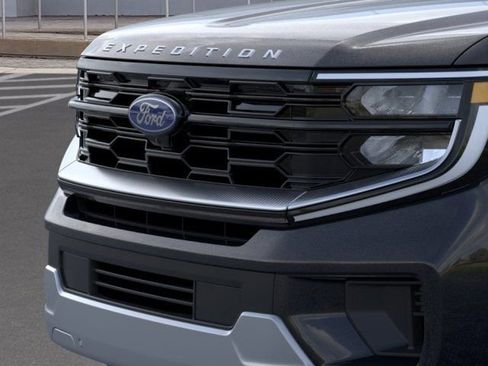 New 2025 Ford Expedition Platinum w/ Driver's Package AWD/4WD image 17