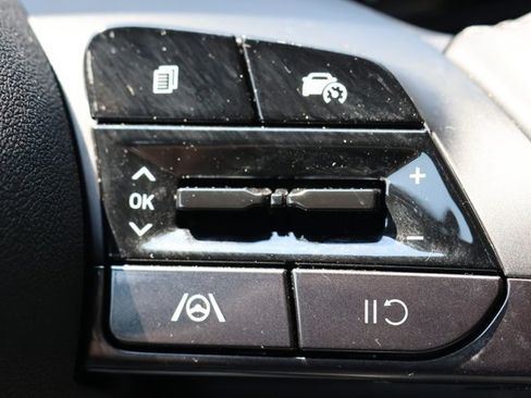Used 2025 Hyundai Elantra Sport FWD image 16