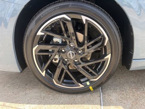 New 2026 Nissan Sentra SR w/ Floor Mat Package FWD image 8