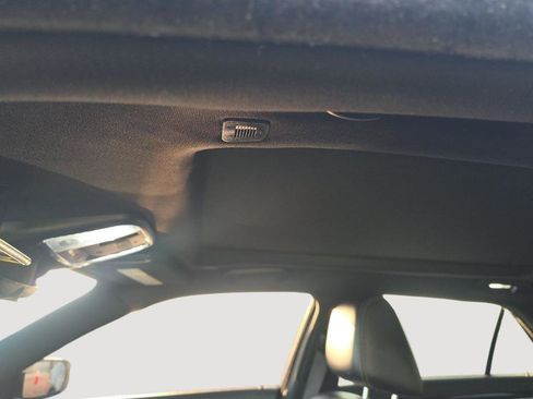 Used 2019 Chrysler 300 S w/ S Model Appearance Package RWD image 9