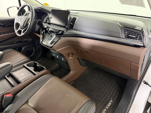 Used 2025 Honda Odyssey Elite image 26