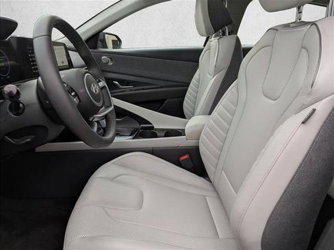 Used 2025 Hyundai Elantra Limited FWD image 23