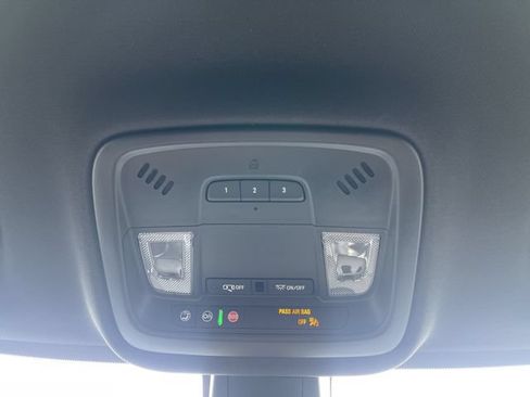 Used 2023 Chevrolet Traverse LT FWD image 46