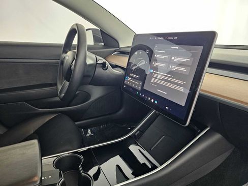 Used 2020 Tesla Model 3 Standard Range image 11