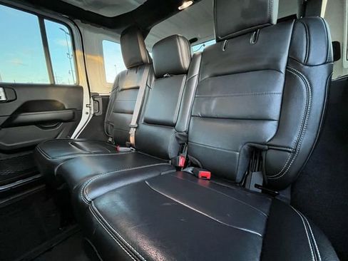 Used 2020 Jeep Wrangler Unlimited Sahara image 28
