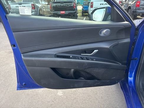 Used 2025 Hyundai Elantra SEL w/ Cargo Package image 16