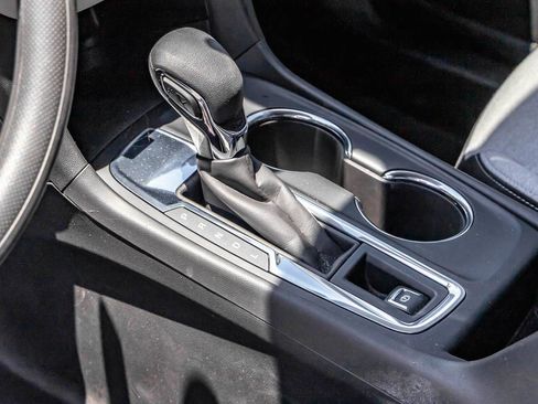 Used 2023 Chevrolet Equinox LS w/ LS Convenience Package FWD image 17