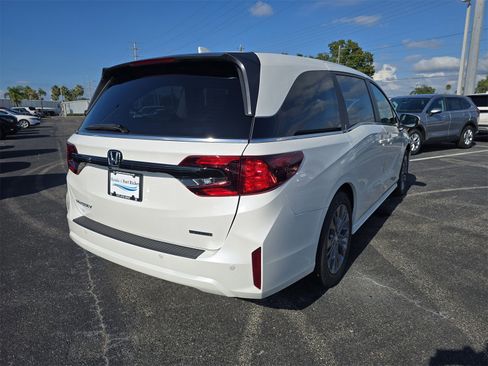 New 2026 Honda Odyssey Touring image 4