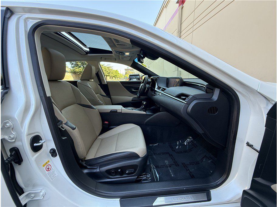 Used 2019 Lexus ES 300h w/ Premium Package FWD image 13