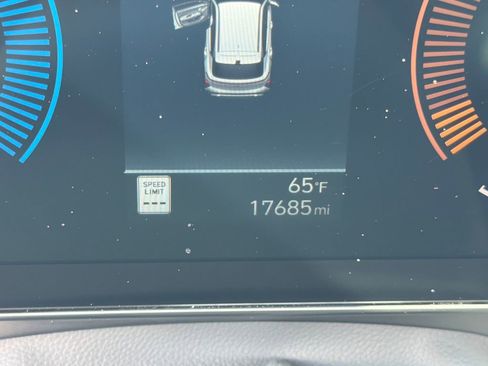 Used 2025 Hyundai Kona SEL image 19