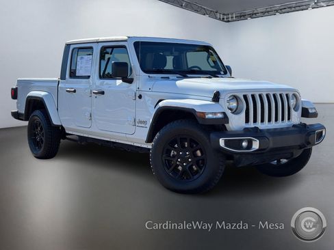 Used 2023 Jeep Gladiator Overland image 2