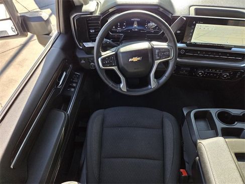 Used 2024 Chevrolet Silverado 2500 LT w/ Convenience Package image 12