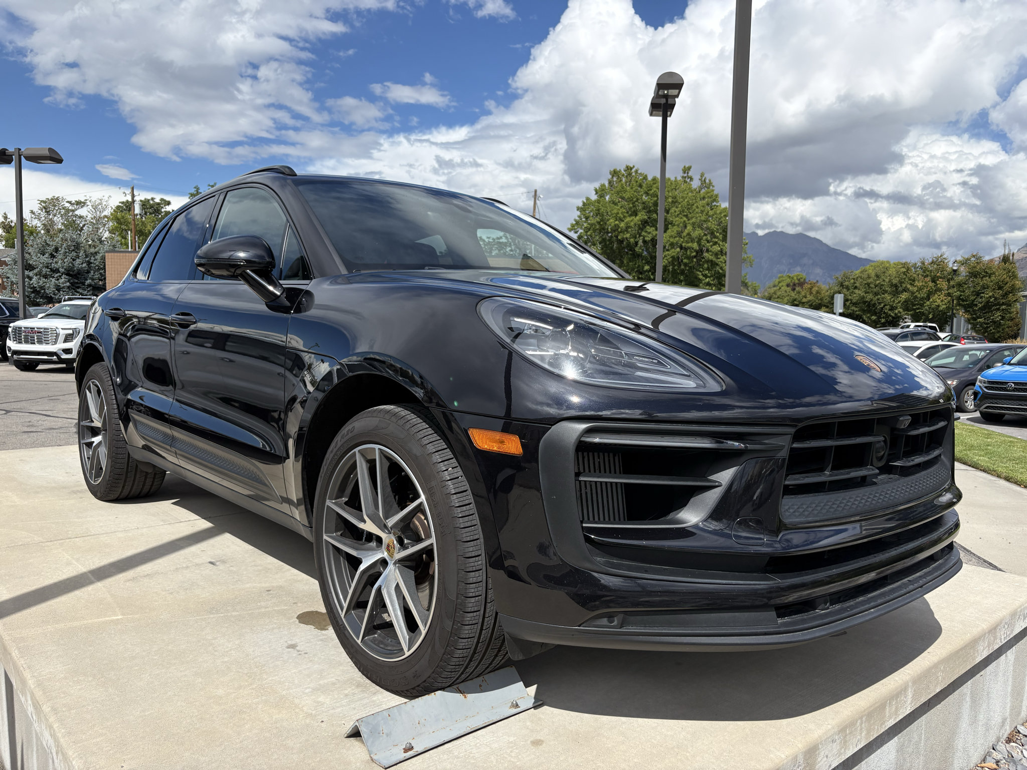 Used 2024 Porsche Macan S AWD/4WD image 1