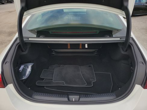 Used 2024 Mercedes-Benz E 350 4MATIC Sedan image 9