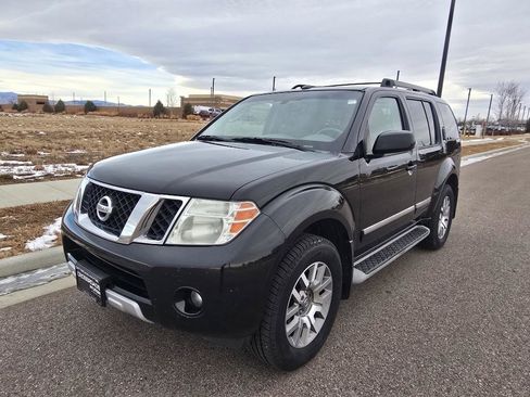 Used 2010 Nissan Pathfinder LE image 1