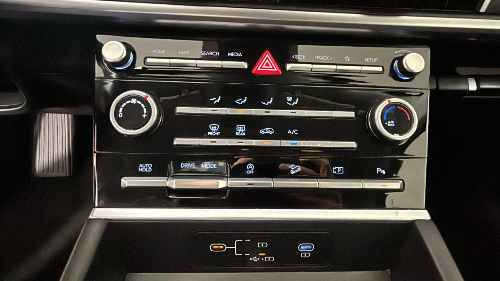 Used 2025 Hyundai Santa Fe SE FWD image 27