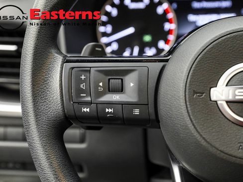 Used 2022 Nissan Rogue SV image 21