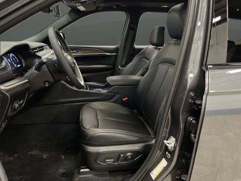 New 2026 Jeep Grand Cherokee L Limited w/ Luxury Tech Group II image 4