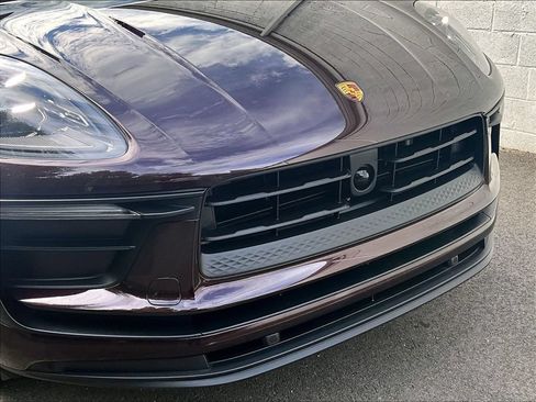 Certified 2023 Porsche Macan AWD/4WD image 32