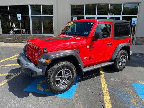 Used 2019 Jeep Wrangler Sport AWD/4WD image 2