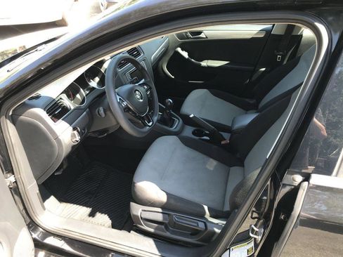 Used 2017 Volkswagen Jetta S w/ Jetta S Cold Weather Package image 7