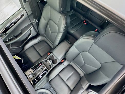 Certified 2025 Porsche Macan AWD/4WD image 20