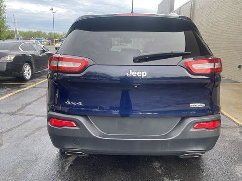 Used 2015 Jeep Cherokee Latitude w/ Cold Weather Group AWD/4WD image 6