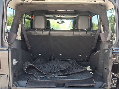 Used 2017 Jeep Wrangler Unlimited Sahara AWD/4WD image 28