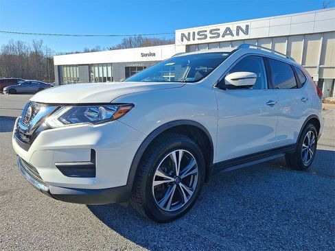 Used 2019 Nissan Rogue SV w/ Premium Package image 3