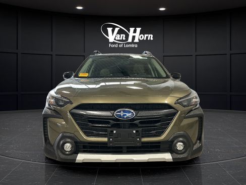 Used 2025 Subaru Outback Limited AWD/4WD image 2