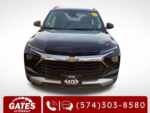 Used 2025 Chevrolet TrailBlazer LT AWD/4WD image 2