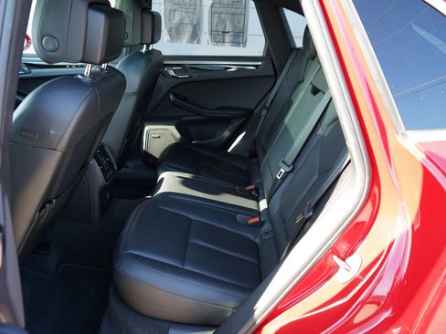 Used 2017 Porsche Macan S image 34