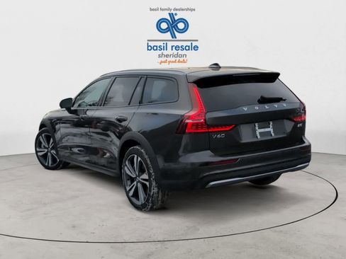 Used 2025 Volvo V60 B5 Cross Country Plus image 4