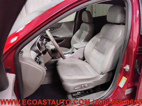 Used 2017 Chevrolet Malibu LT w/ Leather Package image 10