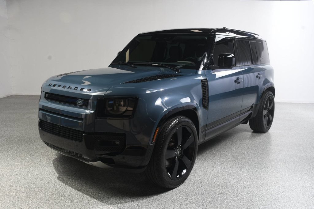 Used 2024 Land Rover Defender 110 X-Dynamic SE AWD/4WD image 2