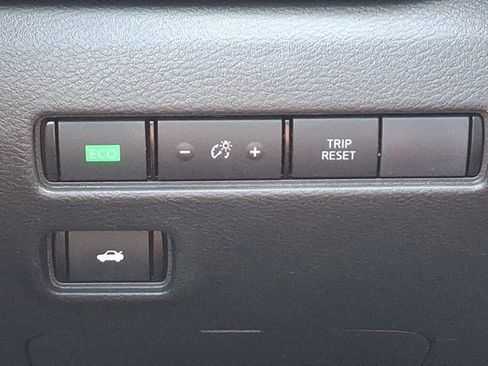 Used 2024 Nissan Sentra SV FWD image 25