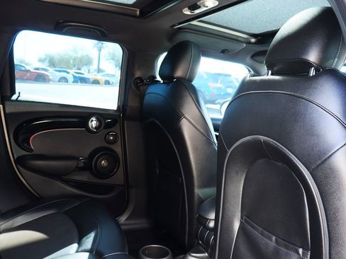 Used 2017 MINI Cooper S image 28