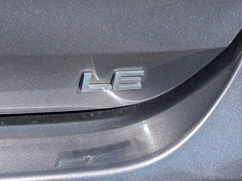 Used 2021 Toyota Highlander LE image 6