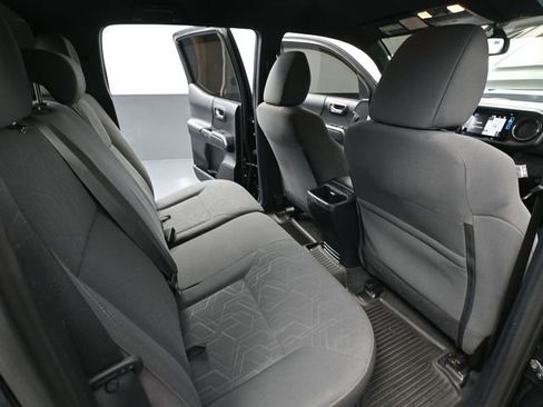 Used 2017 Toyota Tacoma TRD Sport w/ Tow Package image 43