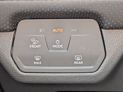 Used 2025 Volkswagen Atlas SE AWD/4WD image 36