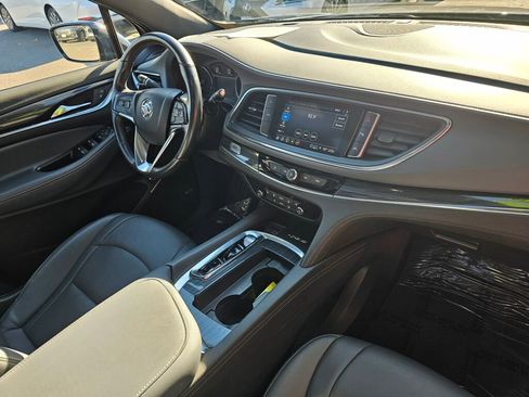 Used 2023 Buick Enclave Essence image 7